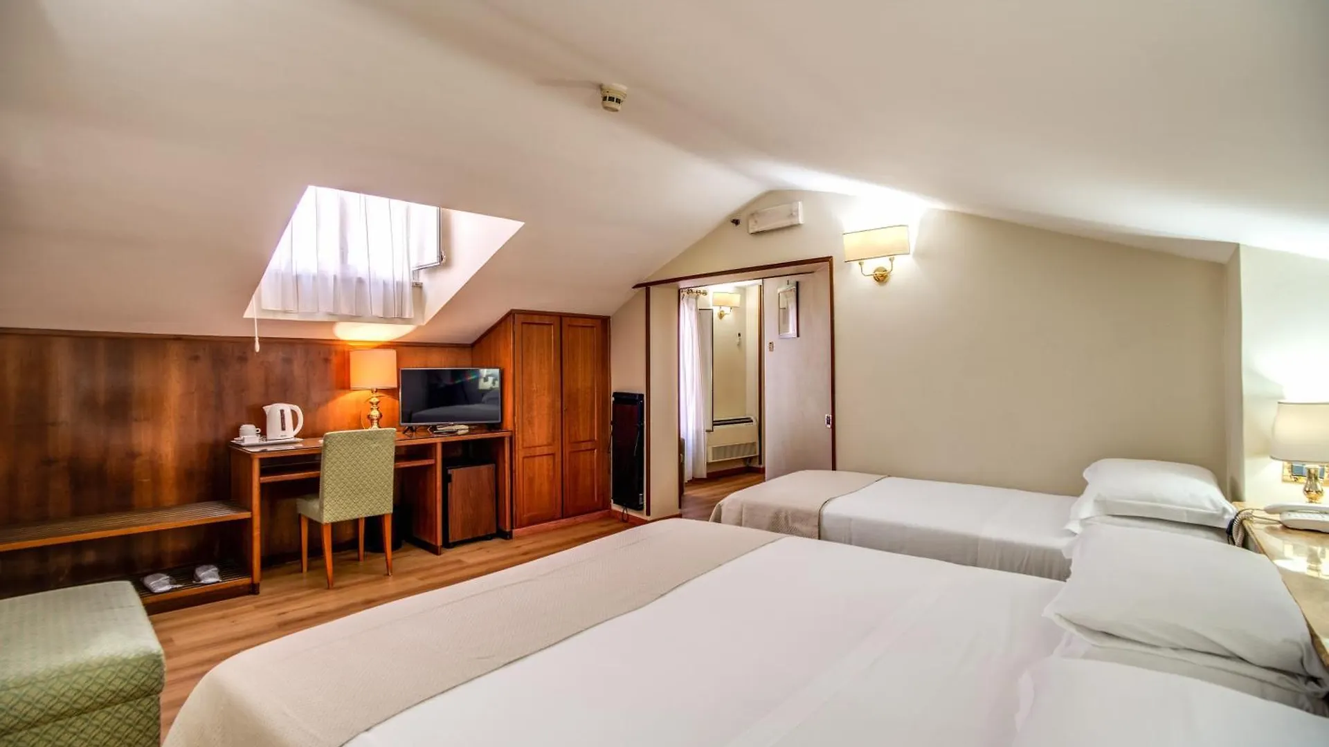 ***  Hotel Della Torre Argentina Rome Italie